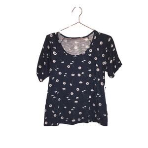 St. John’s Bay navy floral short sleeved round neck t shirt size petite …